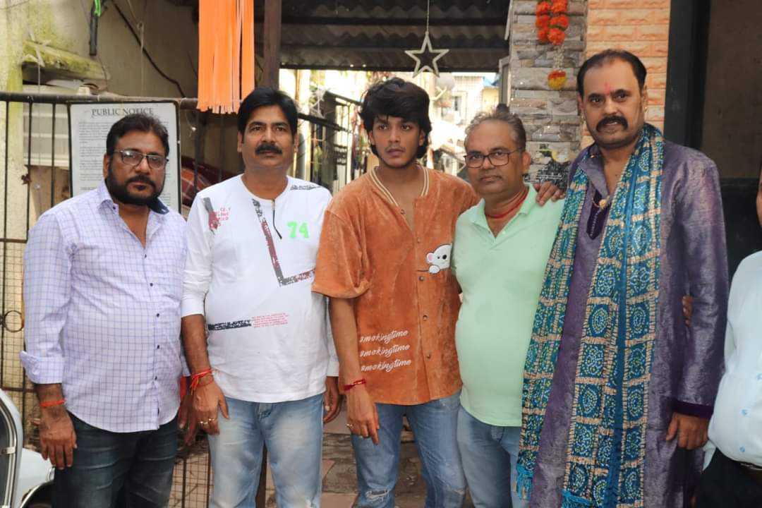 ऋषभ कश्यप गोलू का ‘जवानी दीवानी’ में दिखेगा जलवा, मुंबई में हुआ भव्य मुहूर्त 57 ऋषभ कश्यप गोलू का ‘जवानी दीवानी’ में दिखेगा जलवा, मुंबई में हुआ भव्य मुहूर्त