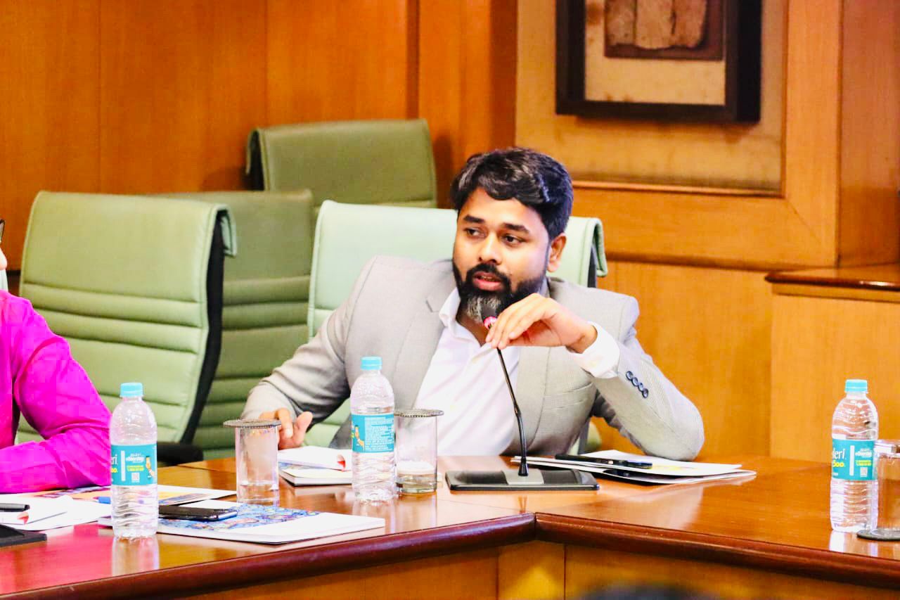 एक रंगकर्मी से लेकर एक डिप्लोमेट तक का सफर अभिनव राज एक ग्रामीण पृष्ठभूमि से आते और मूलतः 57 एक रंगकर्मी से लेकर एक डिप्लोमेट तक का सफर अभिनव राज एक ग्रामीण पृष्ठभूमि से आते और मूलतः