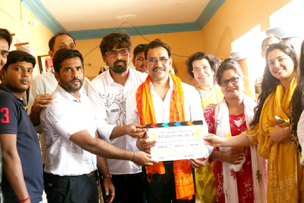 सांसद बनने के बाद दिनेश लाल यादव निरहुआ ने शुरू की आजमगढ़ में शूटिंग, साथ ही सुन रहे हैं जनता की फिरयाद भी 57 सांसद बनने के बाद दिनेश लाल यादव निरहुआ ने शुरू की आजमगढ़ में शूटिंग, साथ ही सुन रहे हैं जनता की फिरयाद भी
