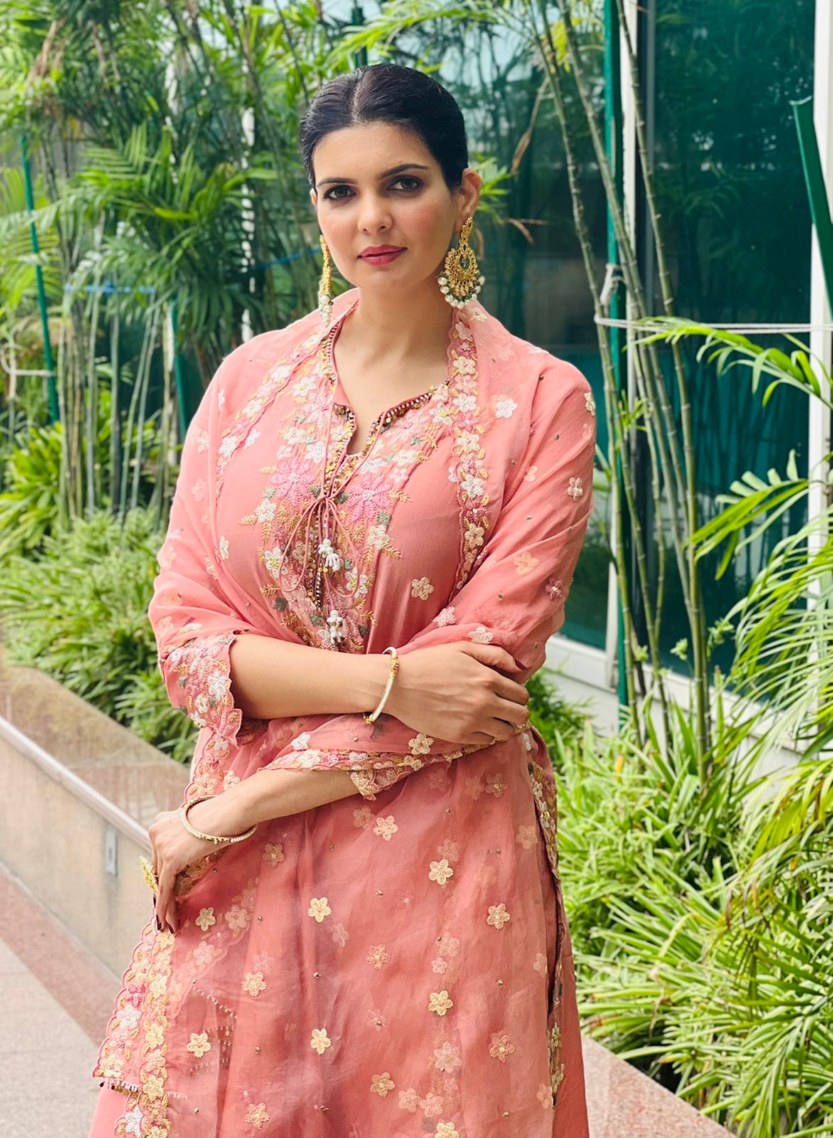 इहाना ढिल्लों ने नवरात्रि मनाने पर भारत के विभिन्न हिस्सों में हुए बदलावों के बारे में बात शेयर की 57 इहाना ढिल्लों ने नवरात्रि मनाने पर भारत के विभिन्न हिस्सों में हुए बदलावों के बारे में बात शेयर की