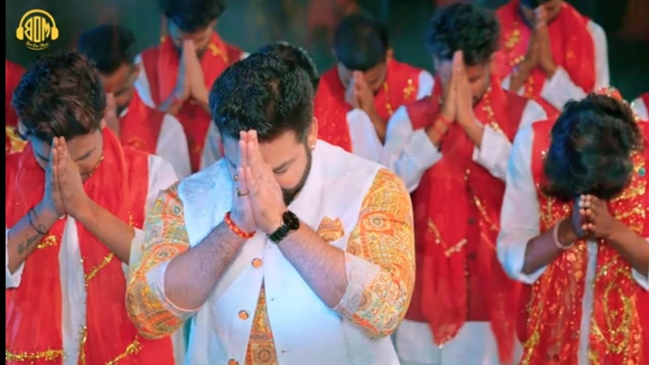 पवन सिंह का एक और देवी गीत 'माई मोरी अंगना में अईली' रिलीज के साथ हुआ वायरल 57 पवन सिंह का एक और देवी गीत 'माई मोरी अंगना में अईली' रिलीज के साथ हुआ वायरल