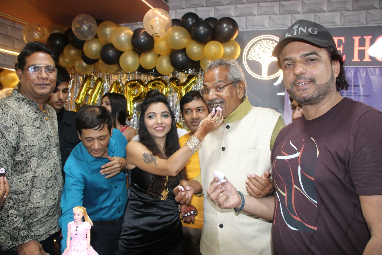 नेहा बंसल ने अपने जन्मदिन पर किया ऐलान - दादा साहेब फाल्के की जीवनी पर बनाने जा रही फिल्म । 57 WhatsApp Image 2023 06 09 at 14.27.24