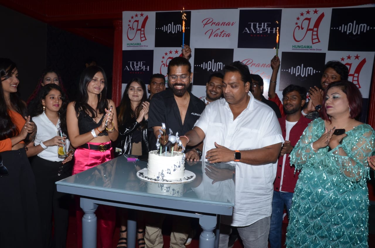 बॉलीवुड कोरियोग्राफर गणेश आचार्य ने प्रणव वत्स को बर्थडे सेलिब्रेट किया । 57 बॉलीवुड कोरियोग्राफर गणेश आचार्य ने प्रणव वत्स को बर्थडे सेलिब्रेट किया ।