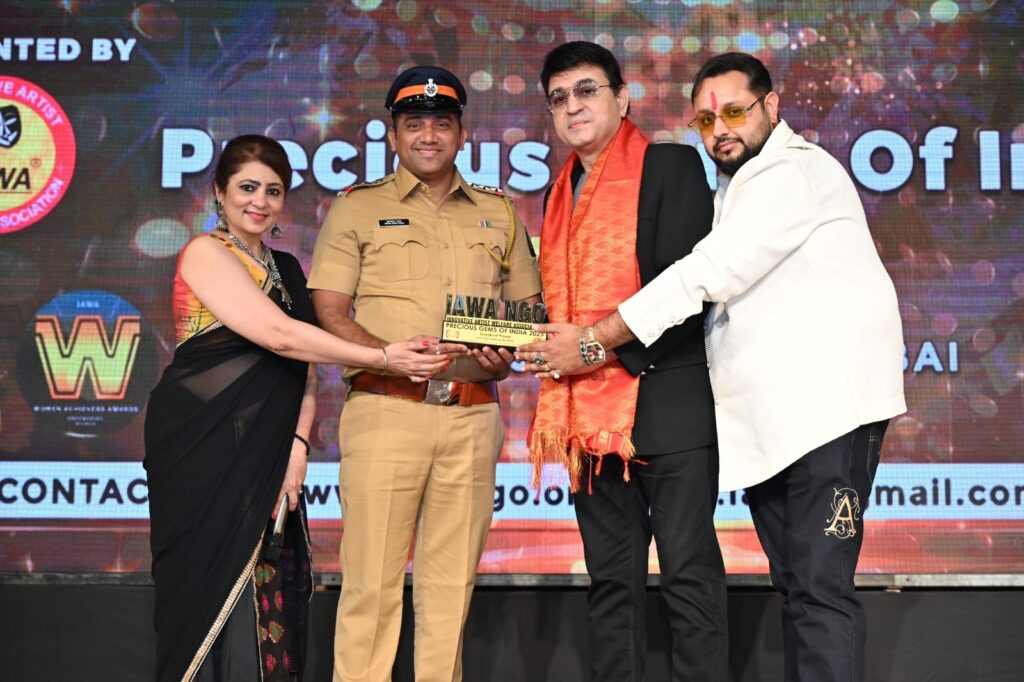 बाहुबली और केजीएफ के लिए जितेंद्र साळवी (स्टार विग मेकर) का आइकोनिक अवार्ड २०२३ से सम्मानित 71 WhatsApp Image 2023 07 08 at 17.42.18