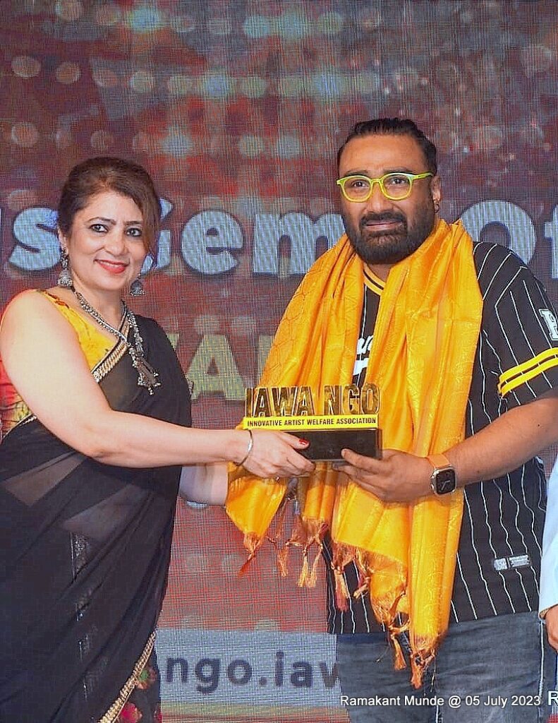 बाहुबली और केजीएफ के लिए जितेंद्र साळवी (स्टार विग मेकर) का आइकोनिक अवार्ड २०२३ से सम्मानित 70 WhatsApp Image 2023 07 08 at 17.42.19