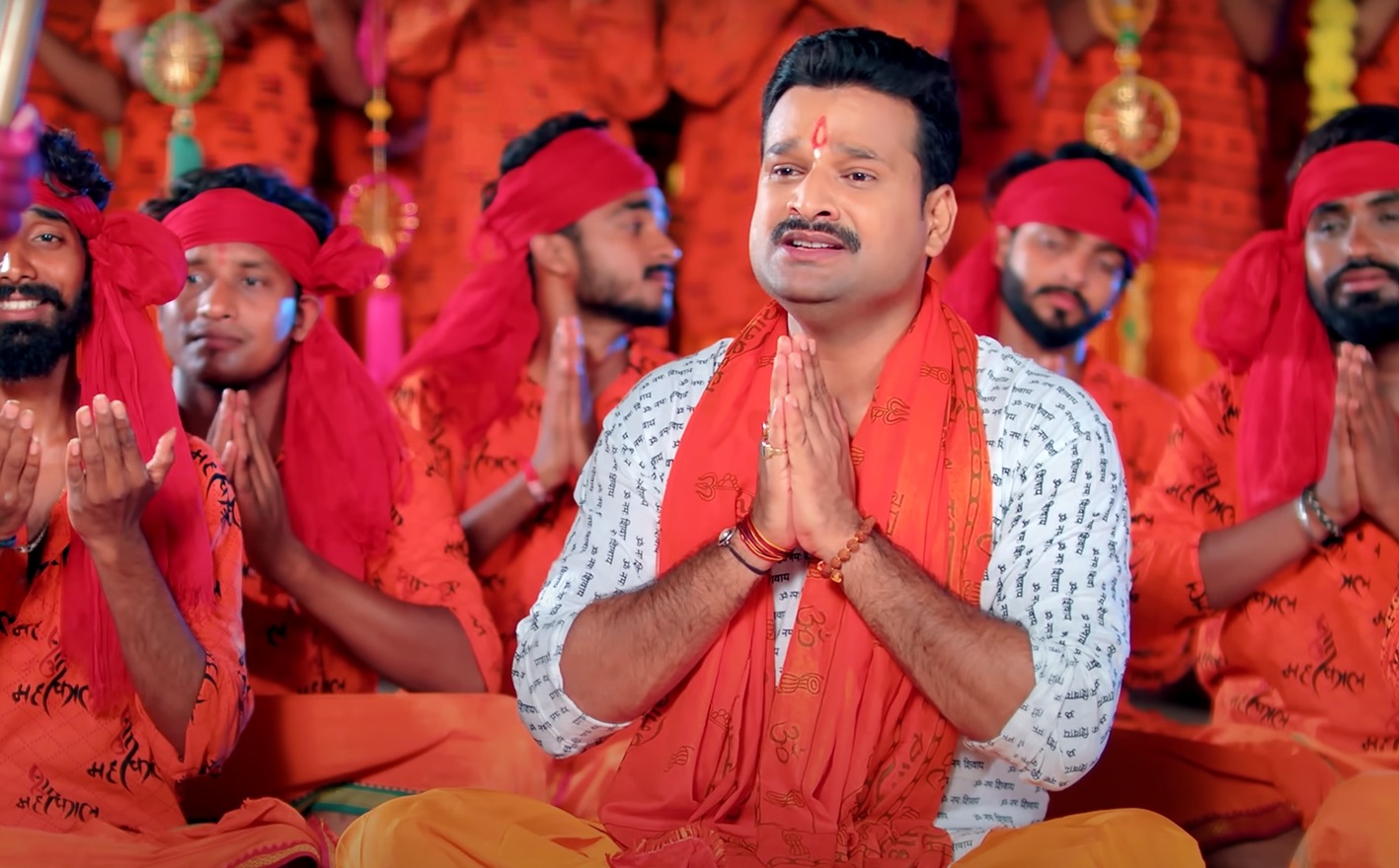 सावन की सोमवारी पर रितेश पांडेय ने भगवान शिव से कहा – ‘पगली के किस्मत में हमका लिख दीं’ 57 सावन की सोमवारी पर रितेश पांडेय ने भगवान शिव से कहा – ‘पगली के किस्मत में हमका लिख दीं’
